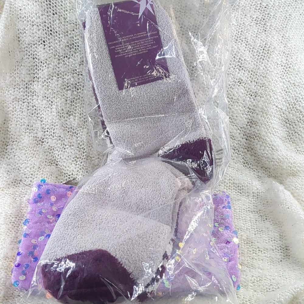 Hand and Foot Care Bundle, 8 packaged masks, hand mask, socks, w/bag